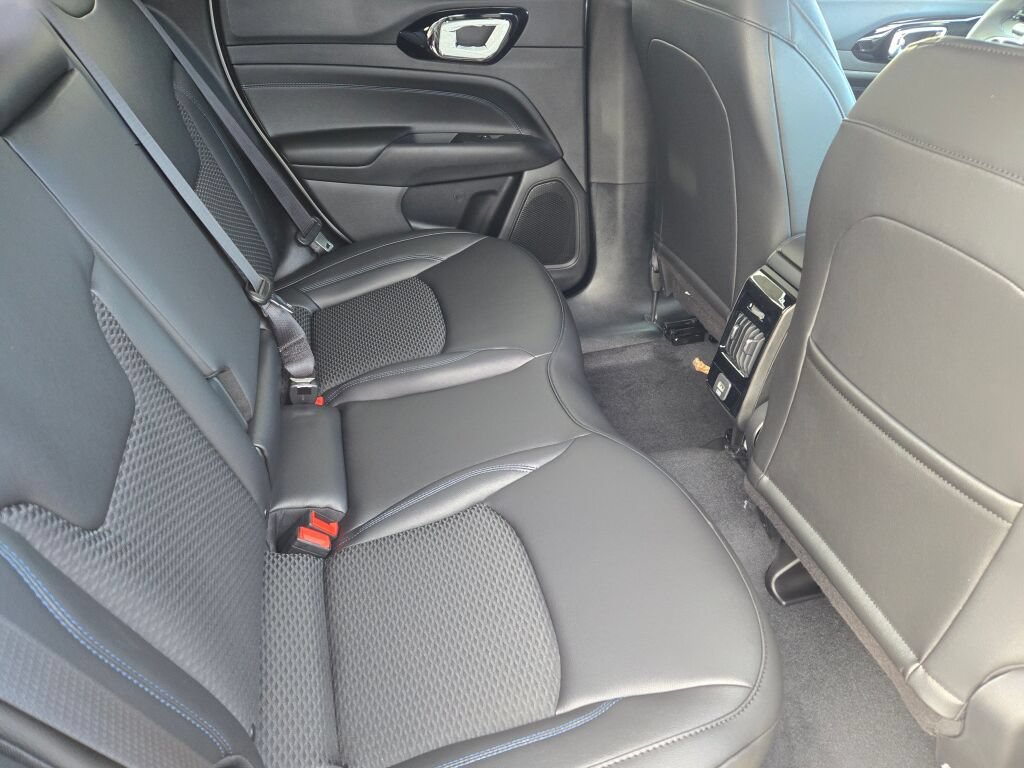 New 2026 Jeep Compass Latitude AWD/4WD image 10