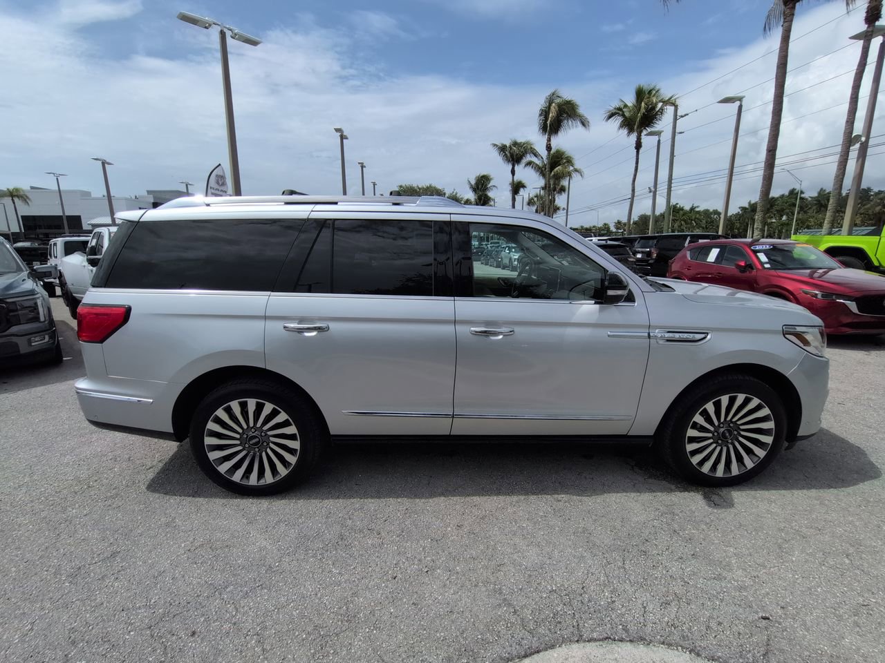 Used 2019 Lincoln Navigator Reserve w/ Cargo Package AWD/4WD image 4