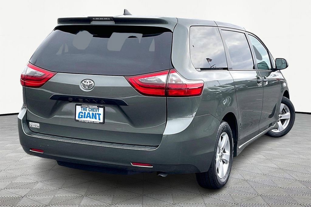 Used 2020 Toyota Sienna L image 7