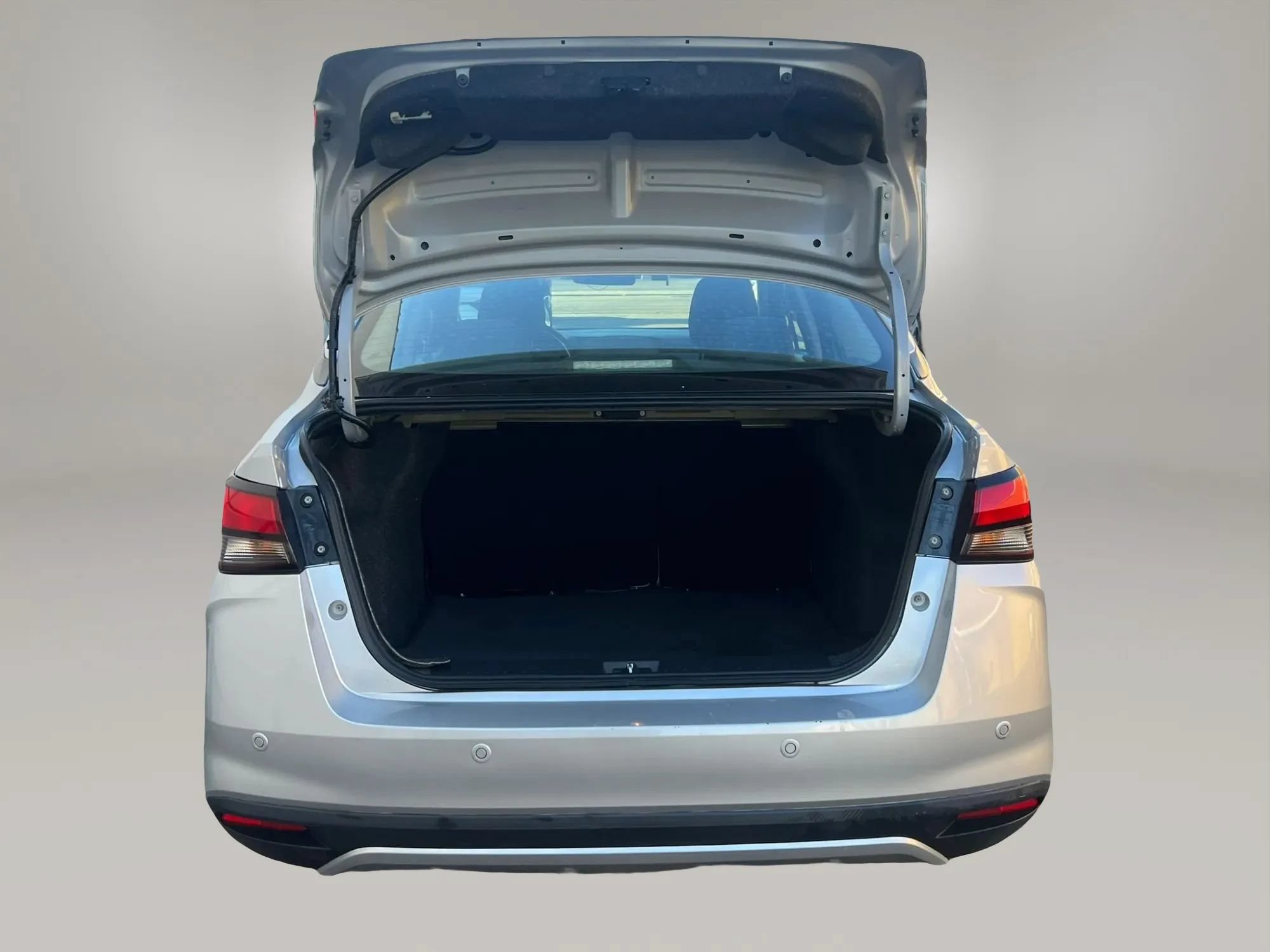Used 2023 Nissan Versa SV FWD image 9
