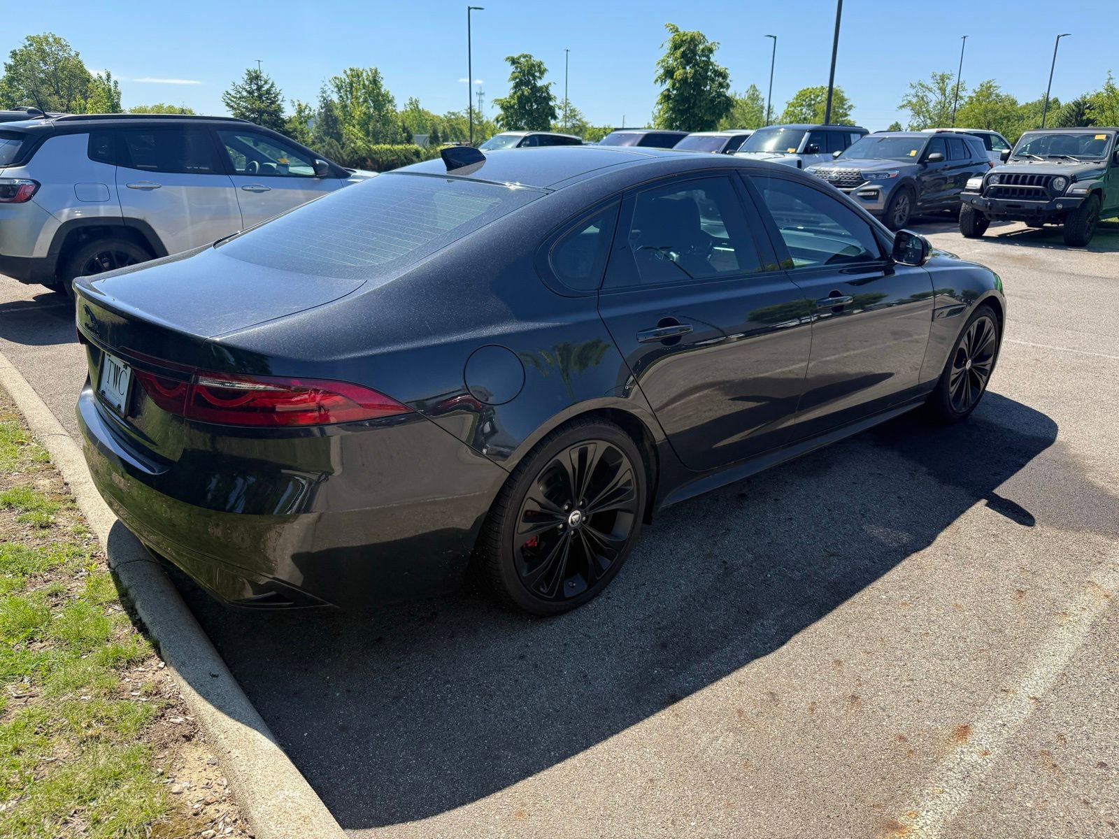 Used 2024 Jaguar XF R-Dynamic SE AWD/4WD image 5