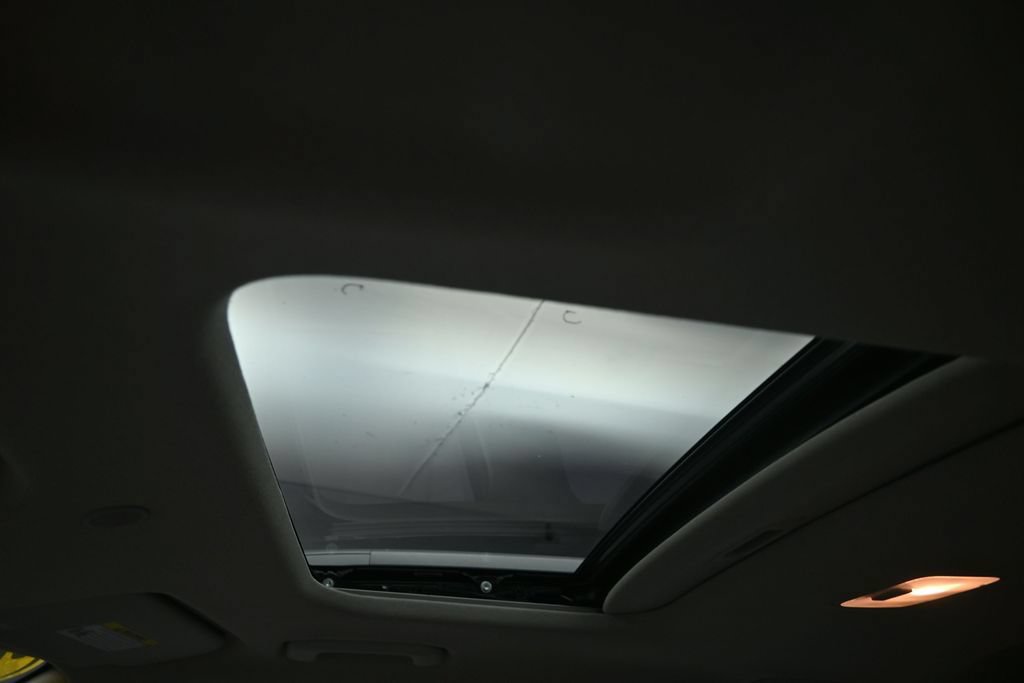 Used 2024 Hyundai Venue SEL FWD image 19