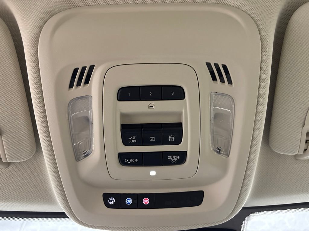 Used 2023 Buick Envision Avenir AWD/4WD image 27