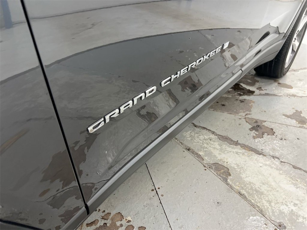 Used 2022 Jeep Grand Cherokee Limited image 27
