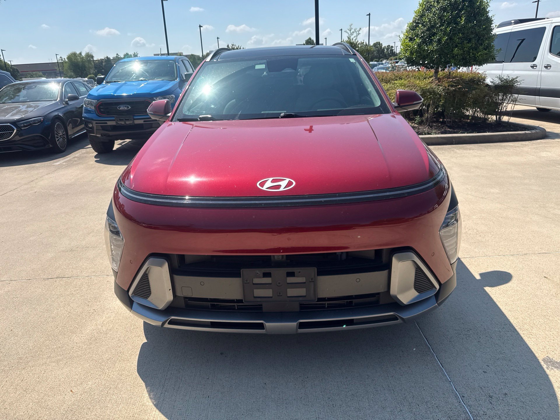 Used 2024 Hyundai Kona Limited FWD image 2