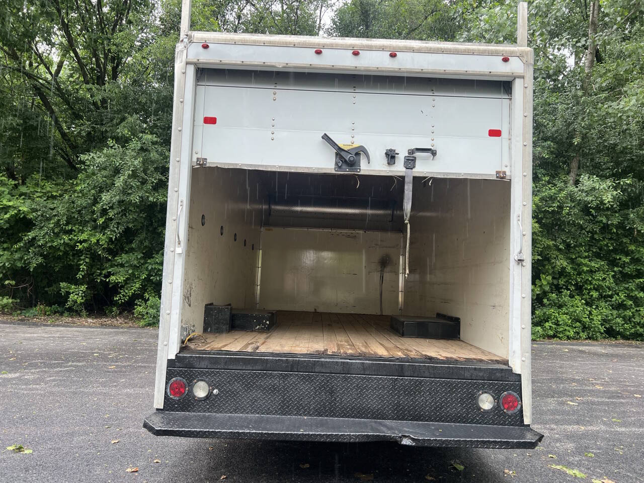 Used 2016 Ford E-350 and Econoline 350 Super Duty w/ Power Windows & Locks Group RWD image 5