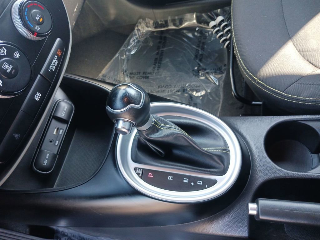 Used 2016 Kia Soul + image 23