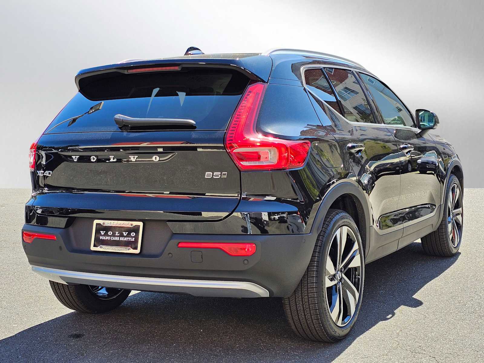 New 2025 Volvo XC40 B5 Ultra w/ Climate Package image 7