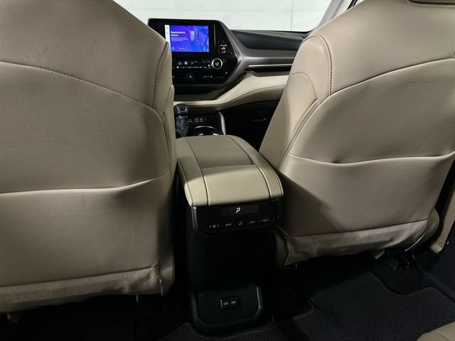 Used 2024 Toyota Highlander XLE AWD/4WD image 22