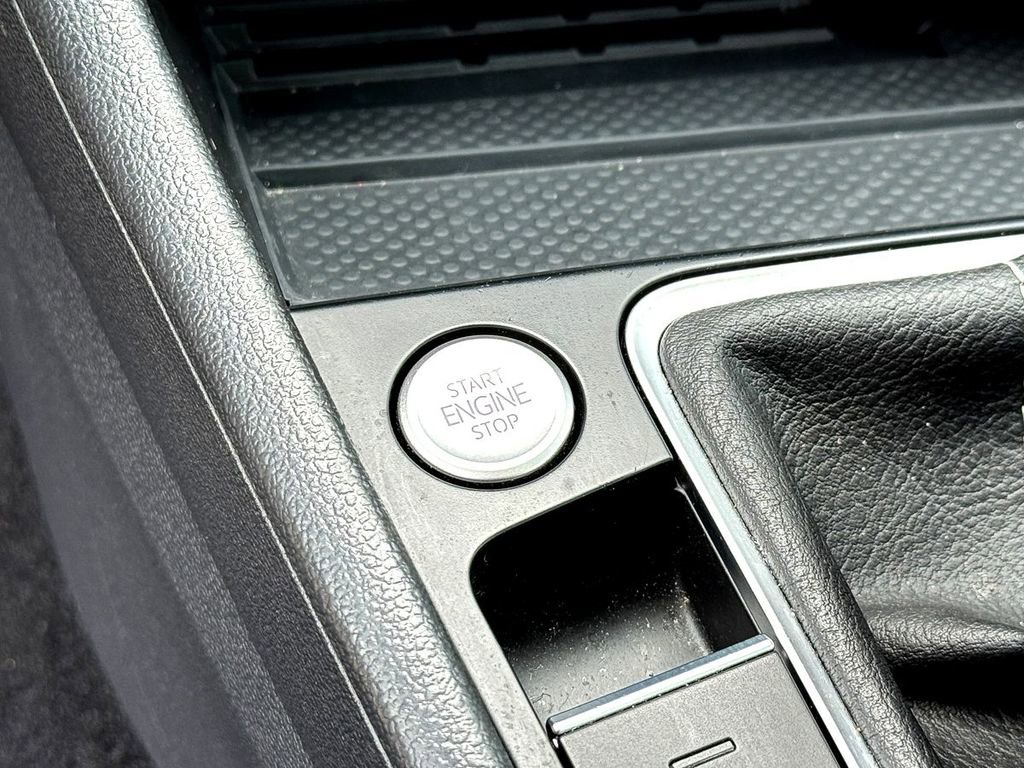Used 2025 Volkswagen Jetta SE FWD image 20