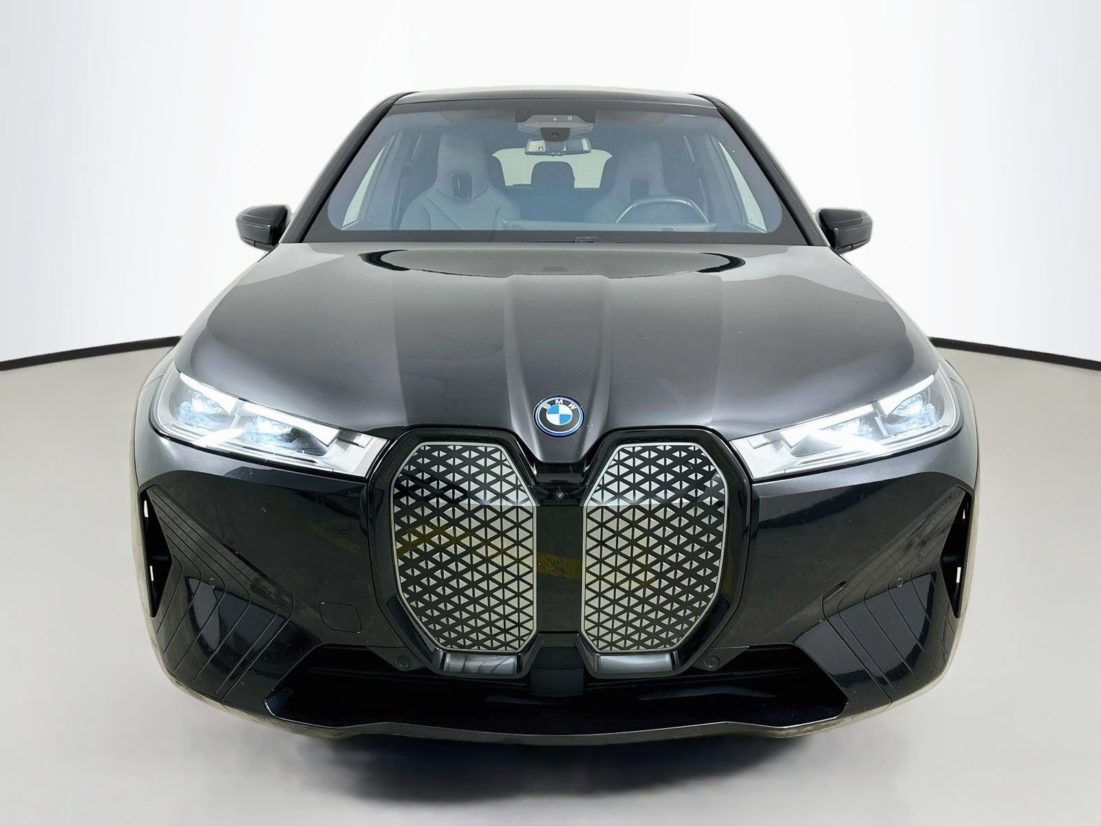 Used 2024 BMW iX xDrive50 w/ Premium Package AWD/4WD image 2