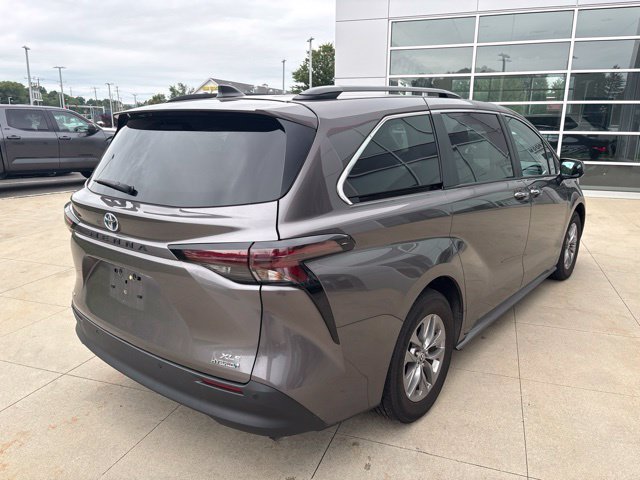 Used 2023 Toyota Sienna XLE w/ XLE Plus Package AWD/4WD image 7