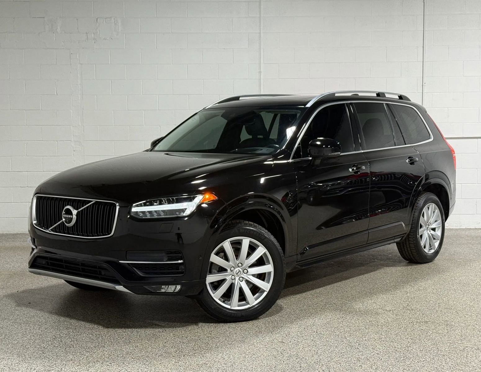 Used 2016 Volvo XC90 T6 Momentum w/ Momentum Plus Package AWD/4WD image 2
