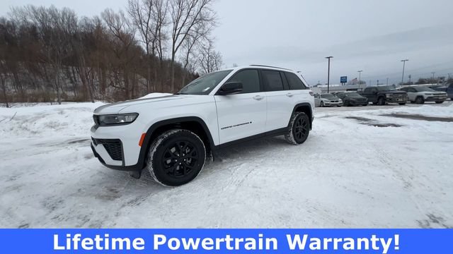 Used 2026 Jeep Grand Cherokee Altitude AWD/4WD image 4