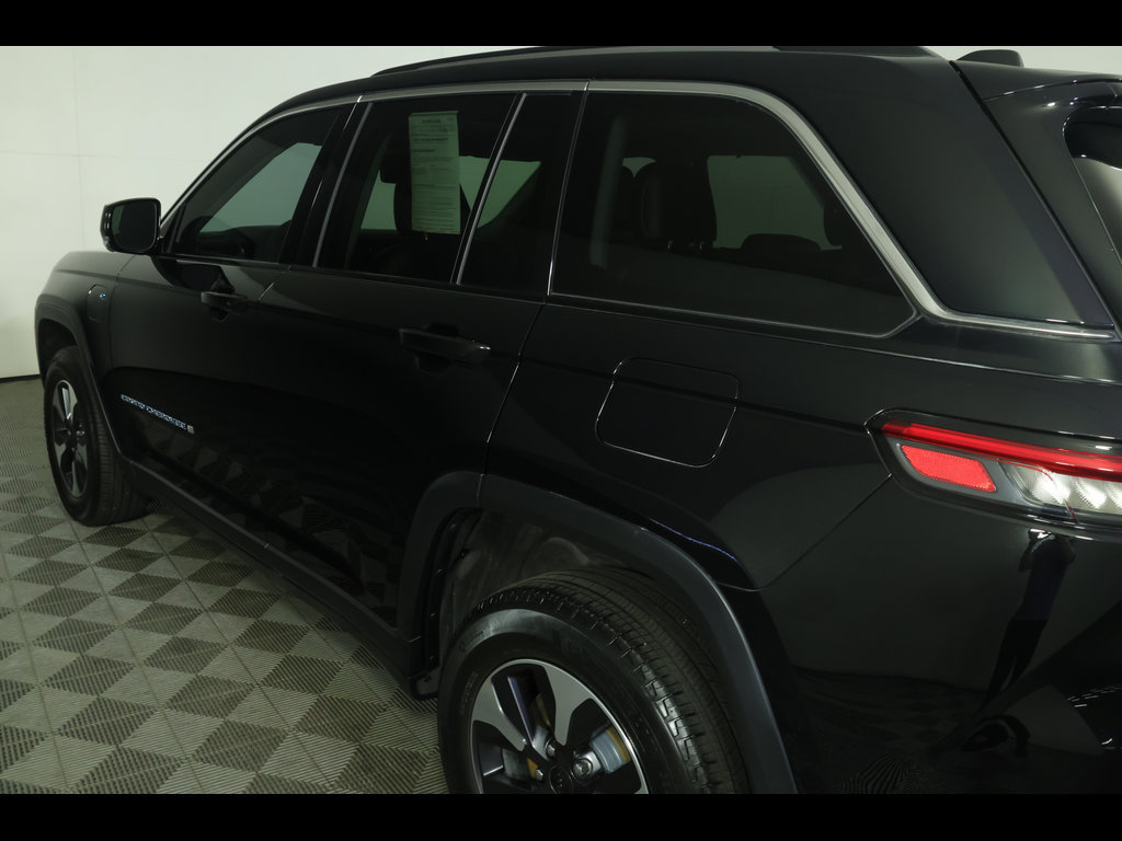 Used 2022 Jeep Grand Cherokee Limited 4xe w/ Luxury Tech Group II AWD/4WD image 18