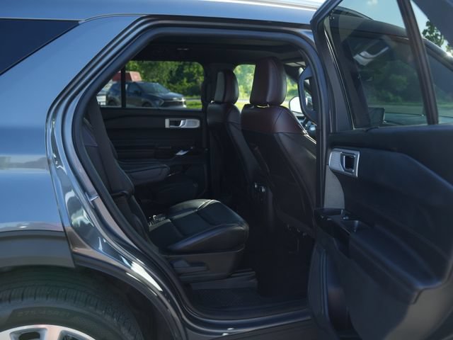 Used 2023 Ford Explorer Platinum w/ Technology Package AWD/4WD image 23