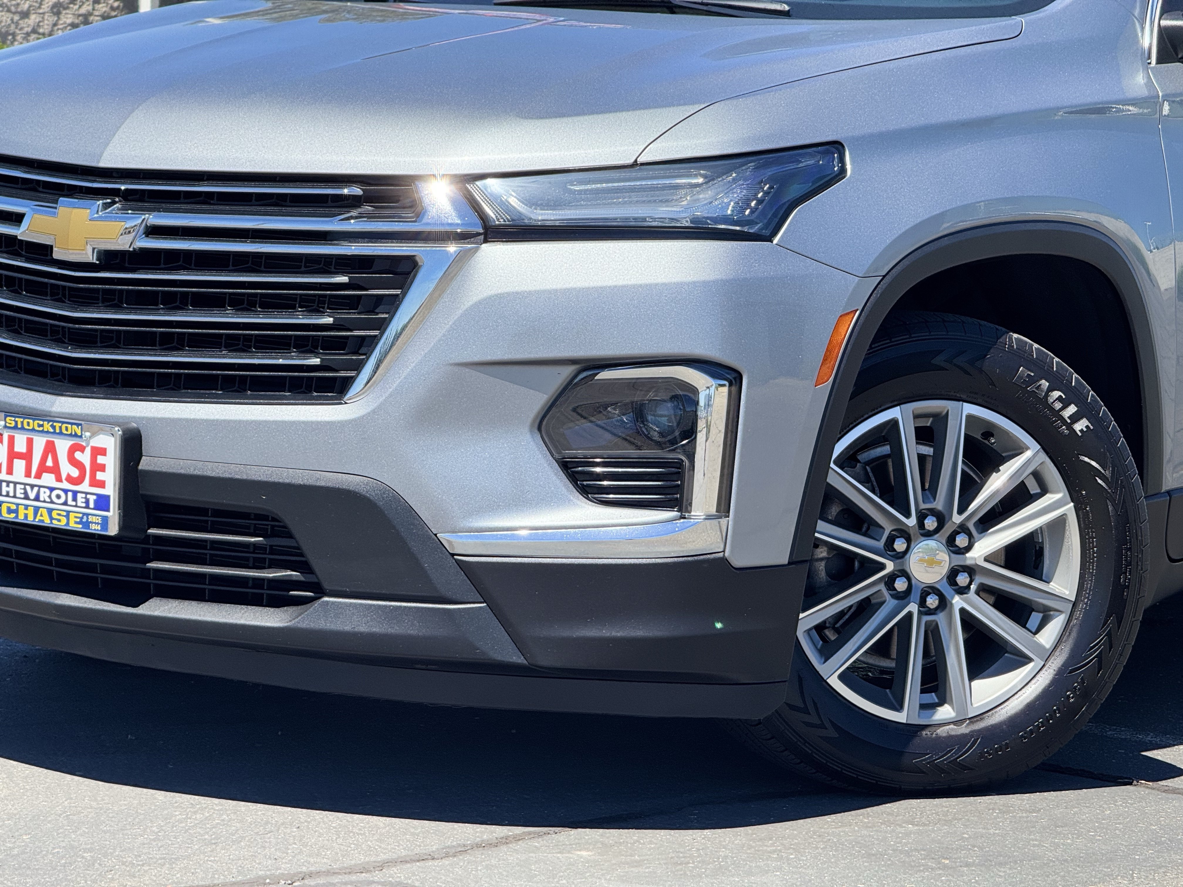 Certified 2023 Chevrolet Traverse LT w/ LPO, Cargo Package AWD/4WD image 3