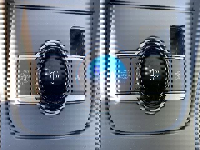 New 2025 Volkswagen Tiguan SE image 40