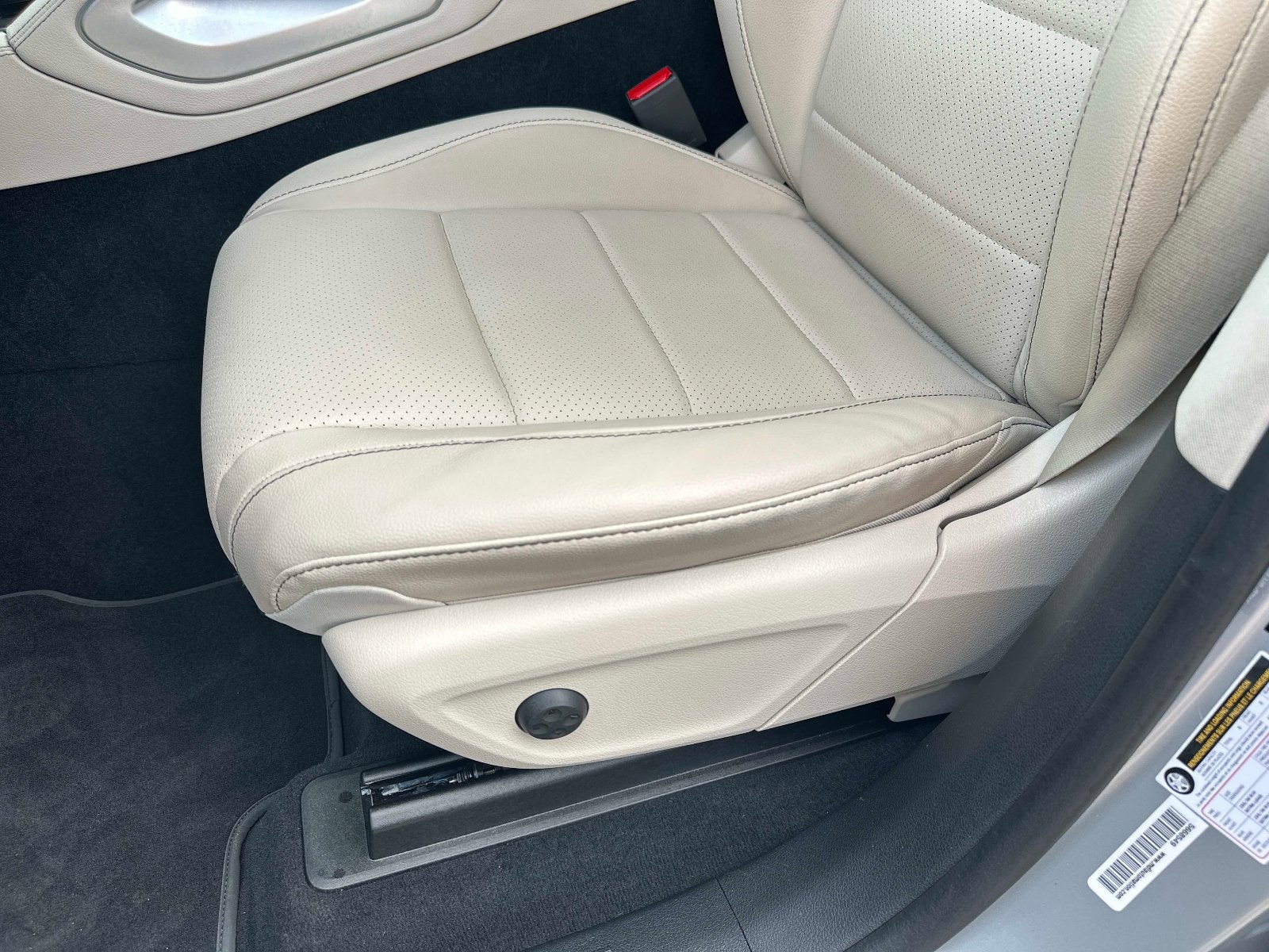 Certified 2022 Mercedes-Benz GLE 350 4MATIC w/ Premium Package image 18