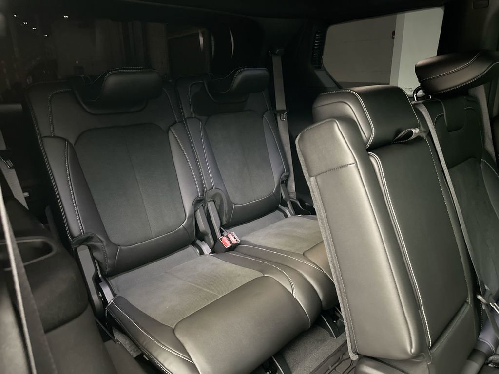 Used 2025 Jeep Grand Cherokee L Altitude AWD/4WD image 20
