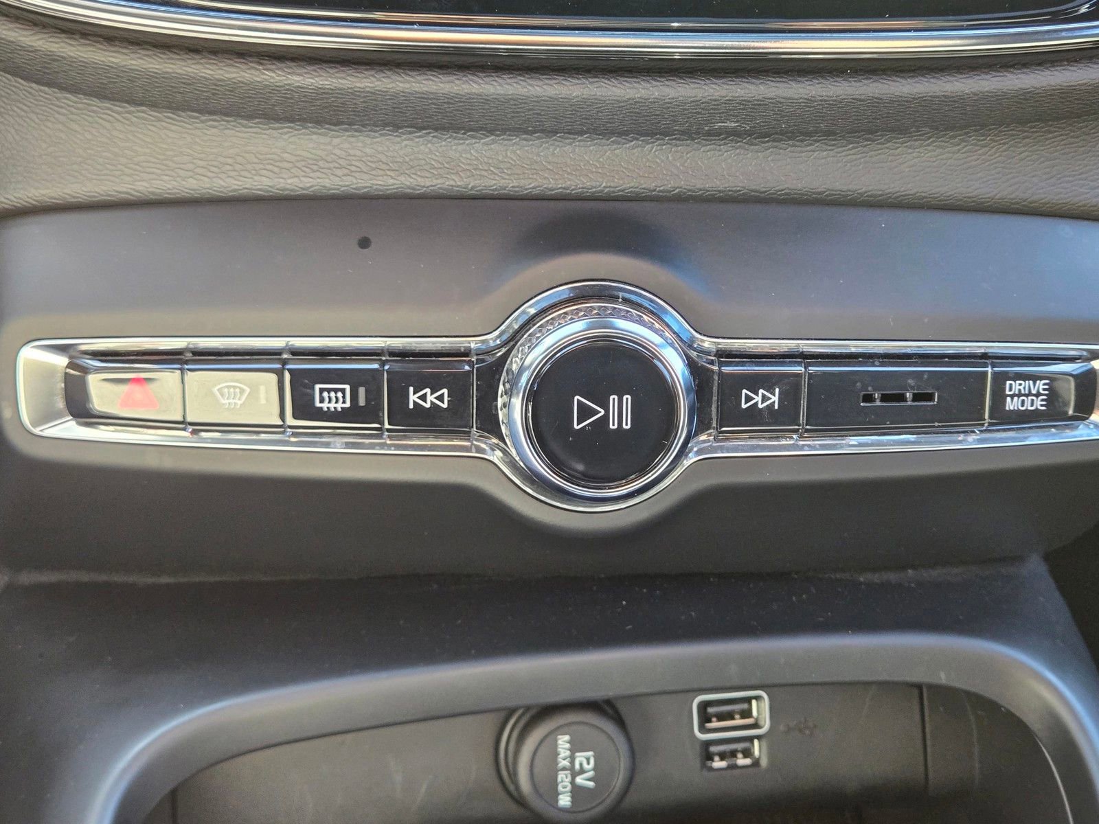 Used 2021 Volvo XC40 T4 R-Design w/ Advanced Package image 19