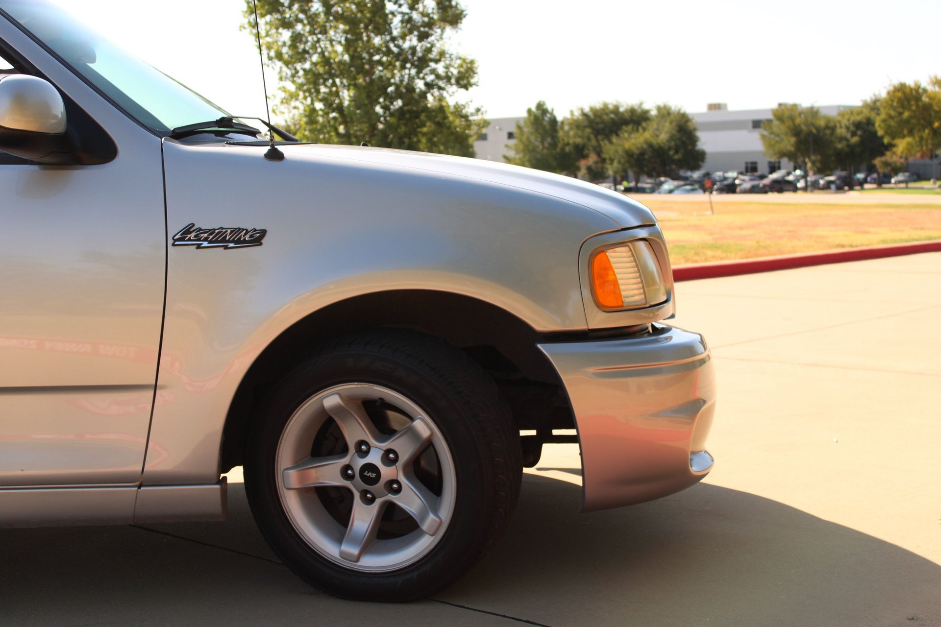 Used 2000 Ford F150 Lightning RWD image 34