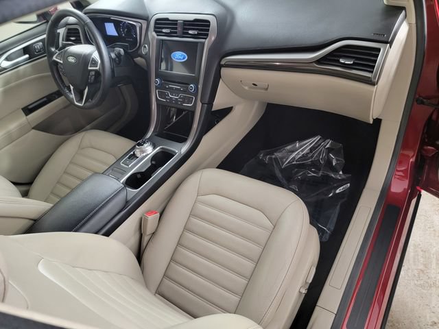 Used 2017 Ford Fusion SE w/ Fusion SE Technology Package FWD image 19