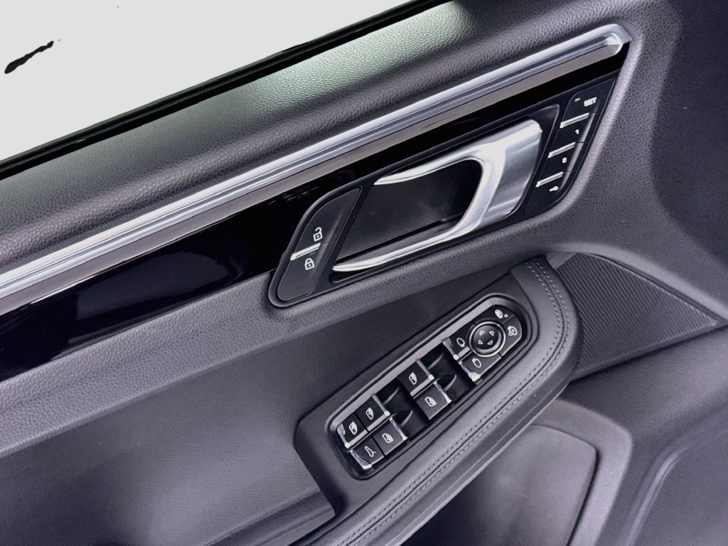 Used 2021 Porsche Macan S AWD/4WD image 23