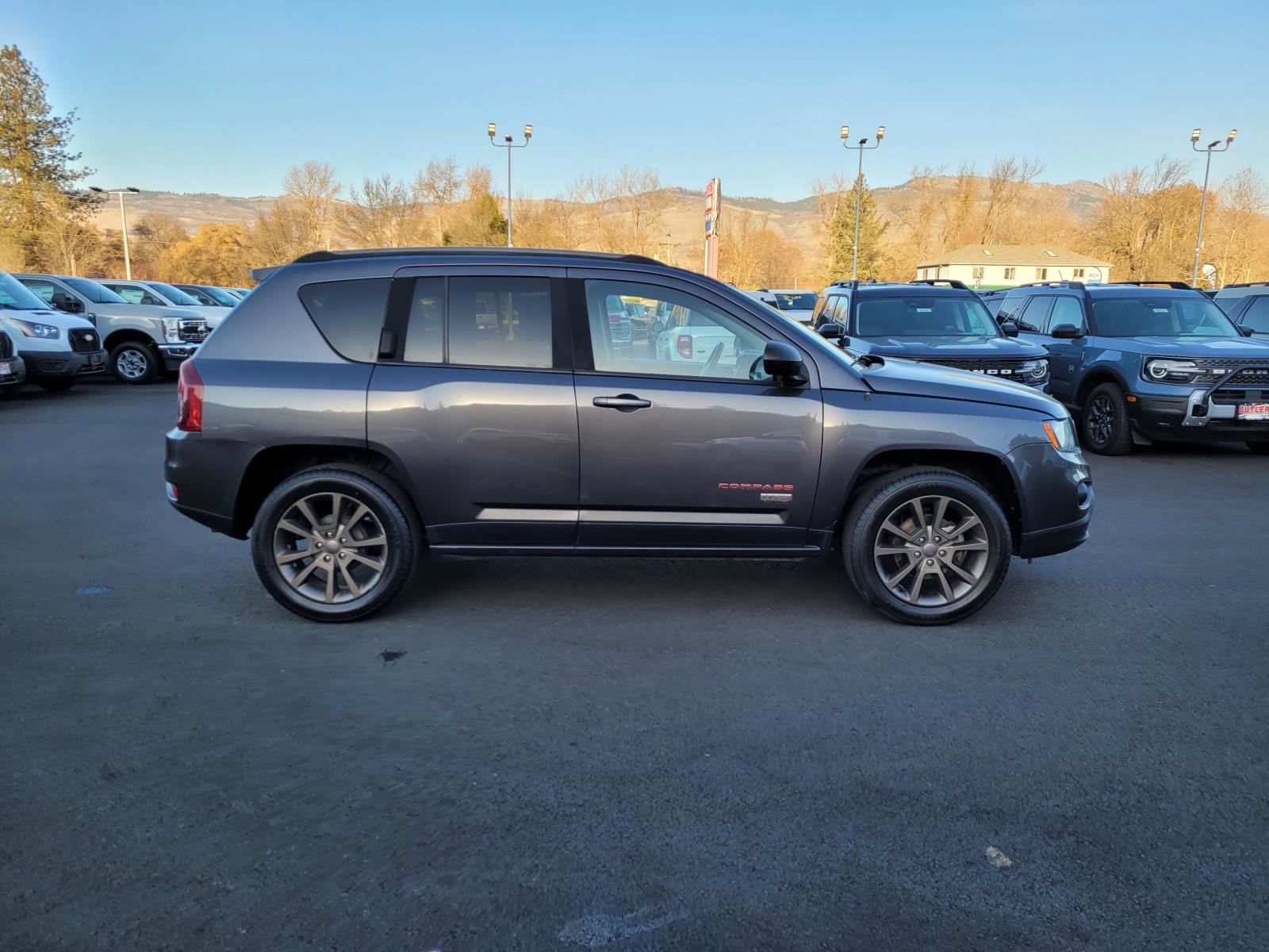 Used 2016 Jeep Compass 75th Anniversary w/ Power Value Group image 4