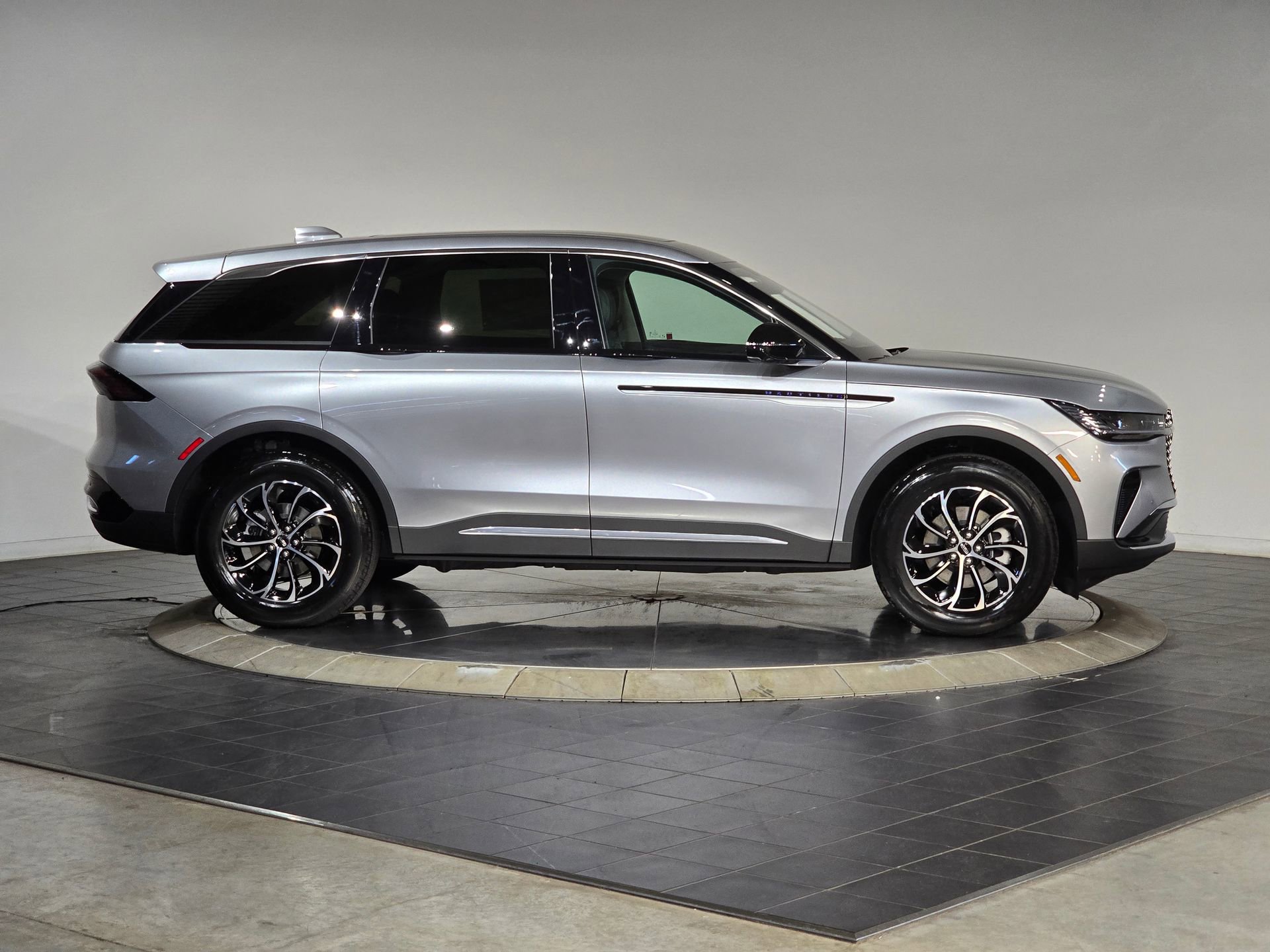 New 2025 Lincoln Nautilus Premier w/ Equipment Group 102A image 3