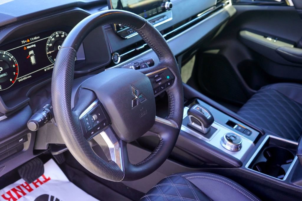 Used 2023 Mitsubishi Outlander SEL FWD image 9