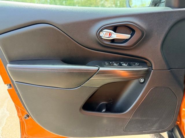 Used 2015 Jeep Cherokee Trailhawk w/ Safetytec Group AWD/4WD image 16