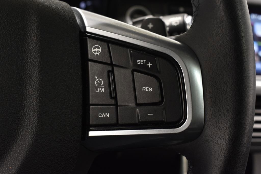 Used 2019 Land Rover Discovery Sport HSE image 18