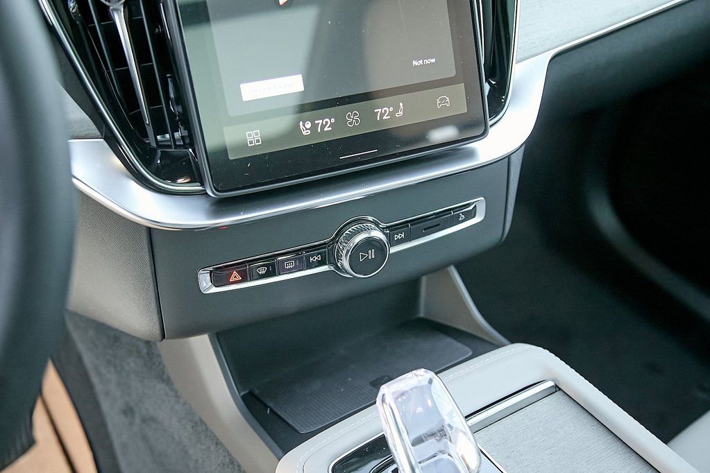New 2026 Volvo XC90 T8 Plus w/ Protection Package Premier AWD/4WD image 14