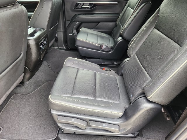 Used 2025 Chevrolet Suburban Premier AWD/4WD image 31