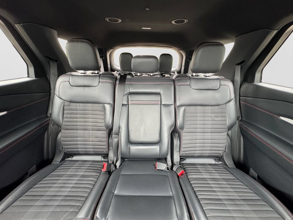 Used 2025 Ford Explorer ST-Line w/ ST-Line Street Pack AWD/4WD image 16