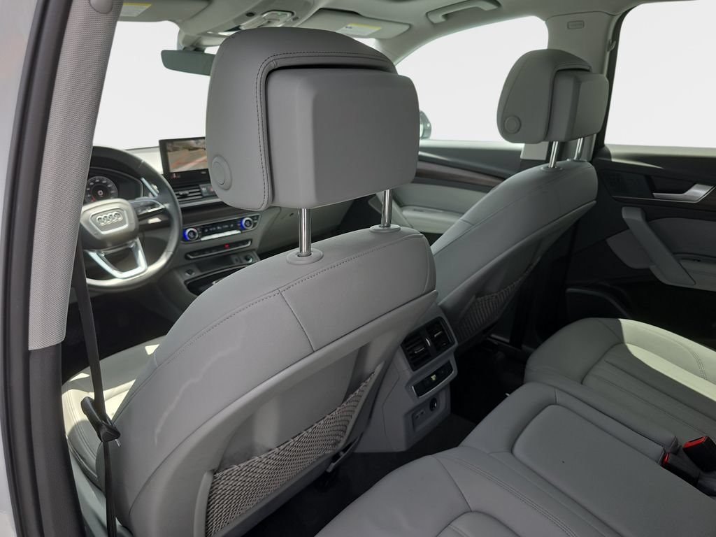 Used 2023 Audi Q5 2.0T Premium Plus w/ Premium Plus Package AWD/4WD image 12