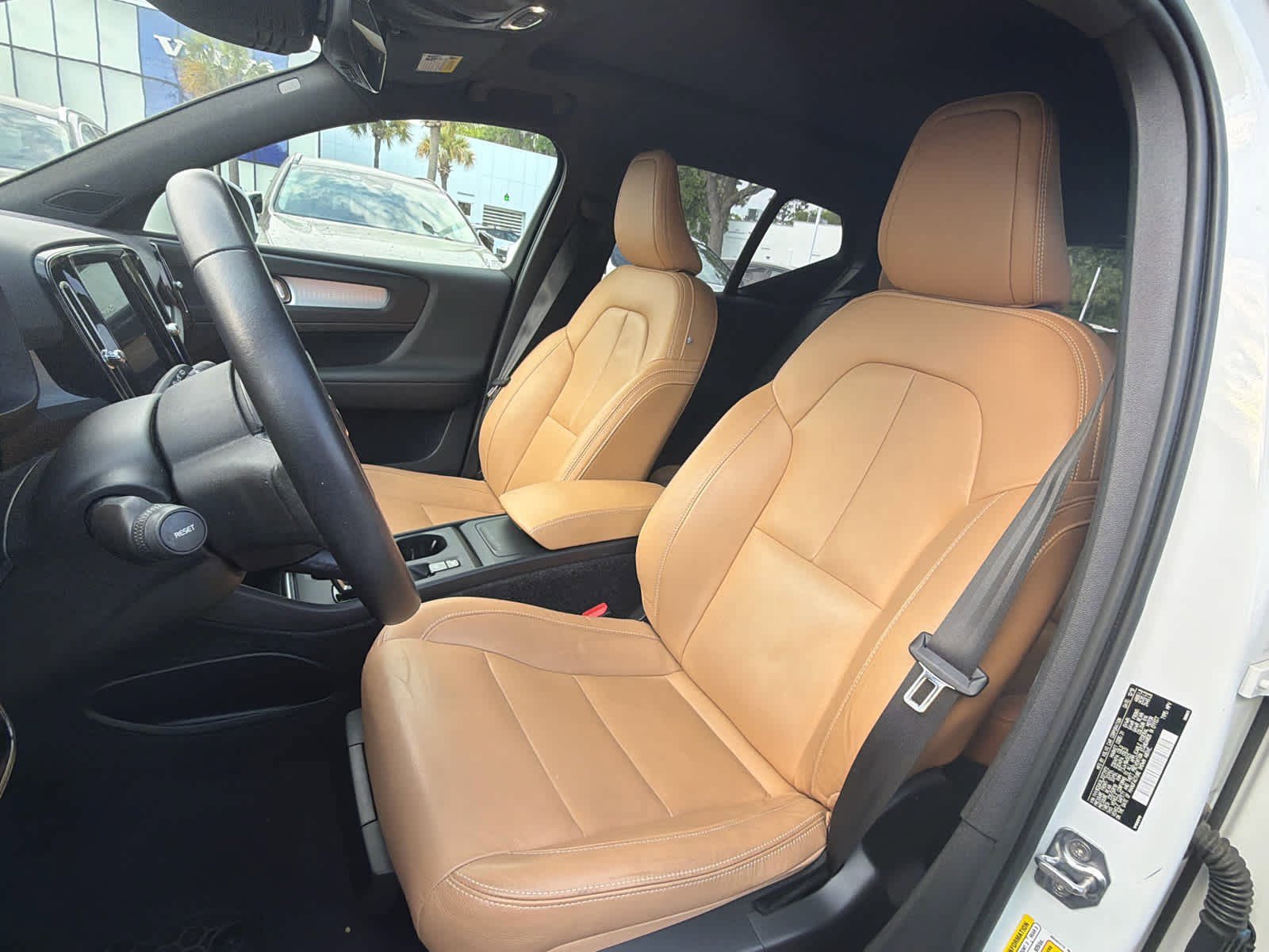 Used 2020 Volvo XC40 T5 Momentum w/ Protection Package Premier AWD/4WD image 26