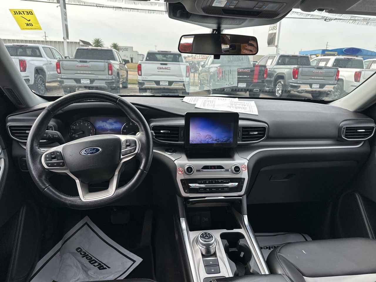 Used 2022 Ford Explorer XLT w/ Equipment Group 202A image 8