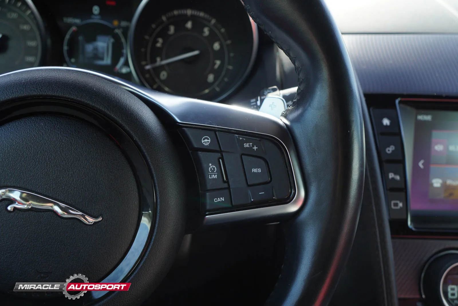 Used 2018 Jaguar F-TYPE R-Dynamic AWD/4WD image 35