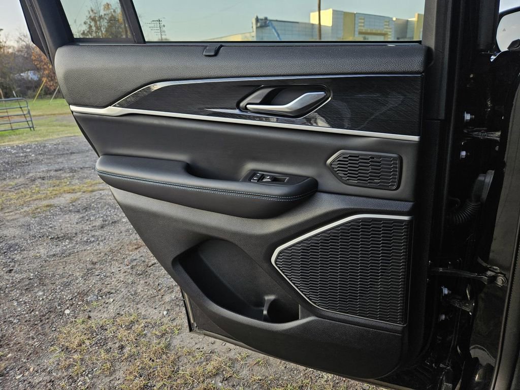 Used 2023 Jeep Grand Cherokee Trailhawk w/ Advanced Protech Group II image 31