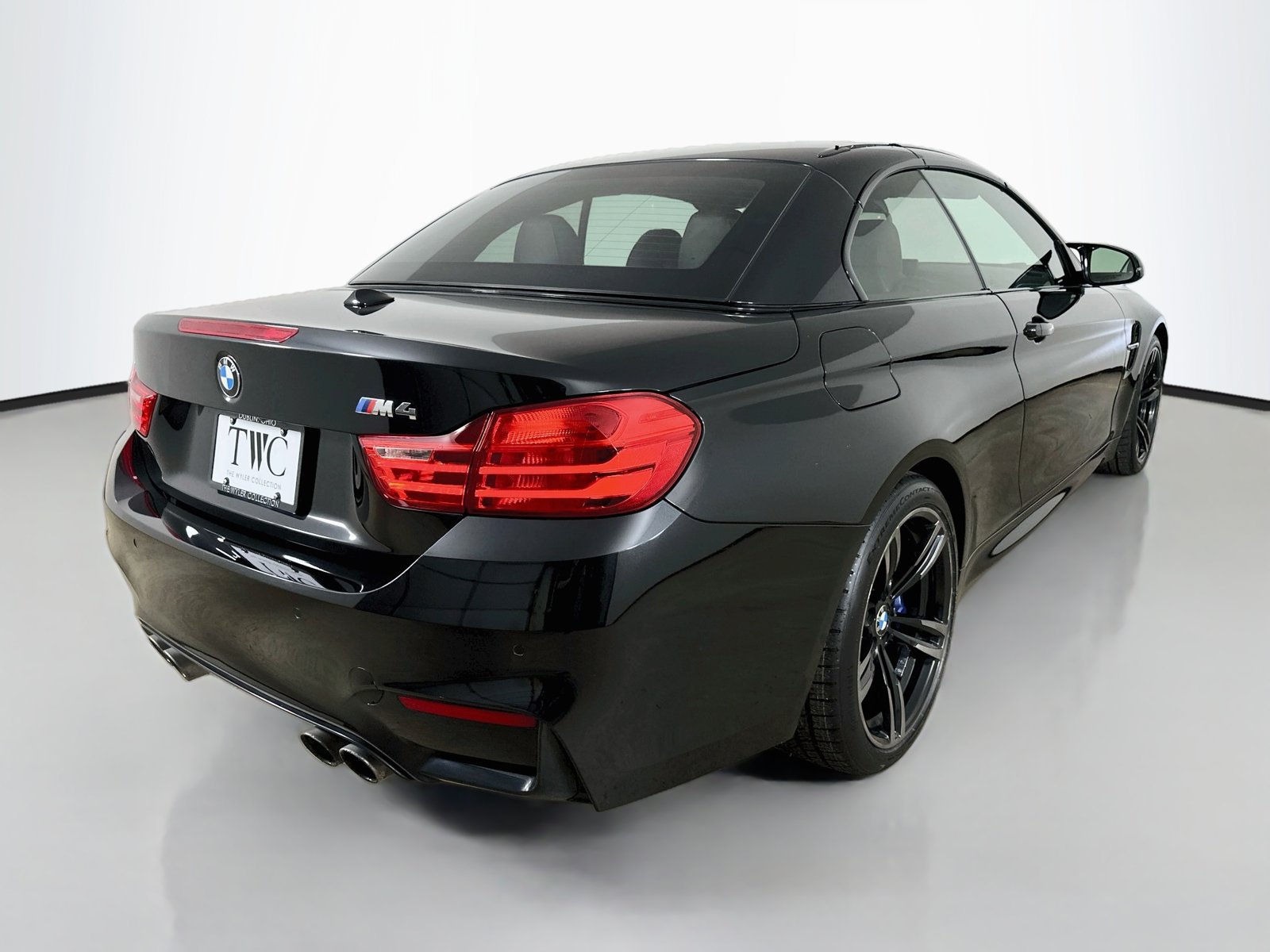 Used 2016 BMW M4 Convertible RWD image 5