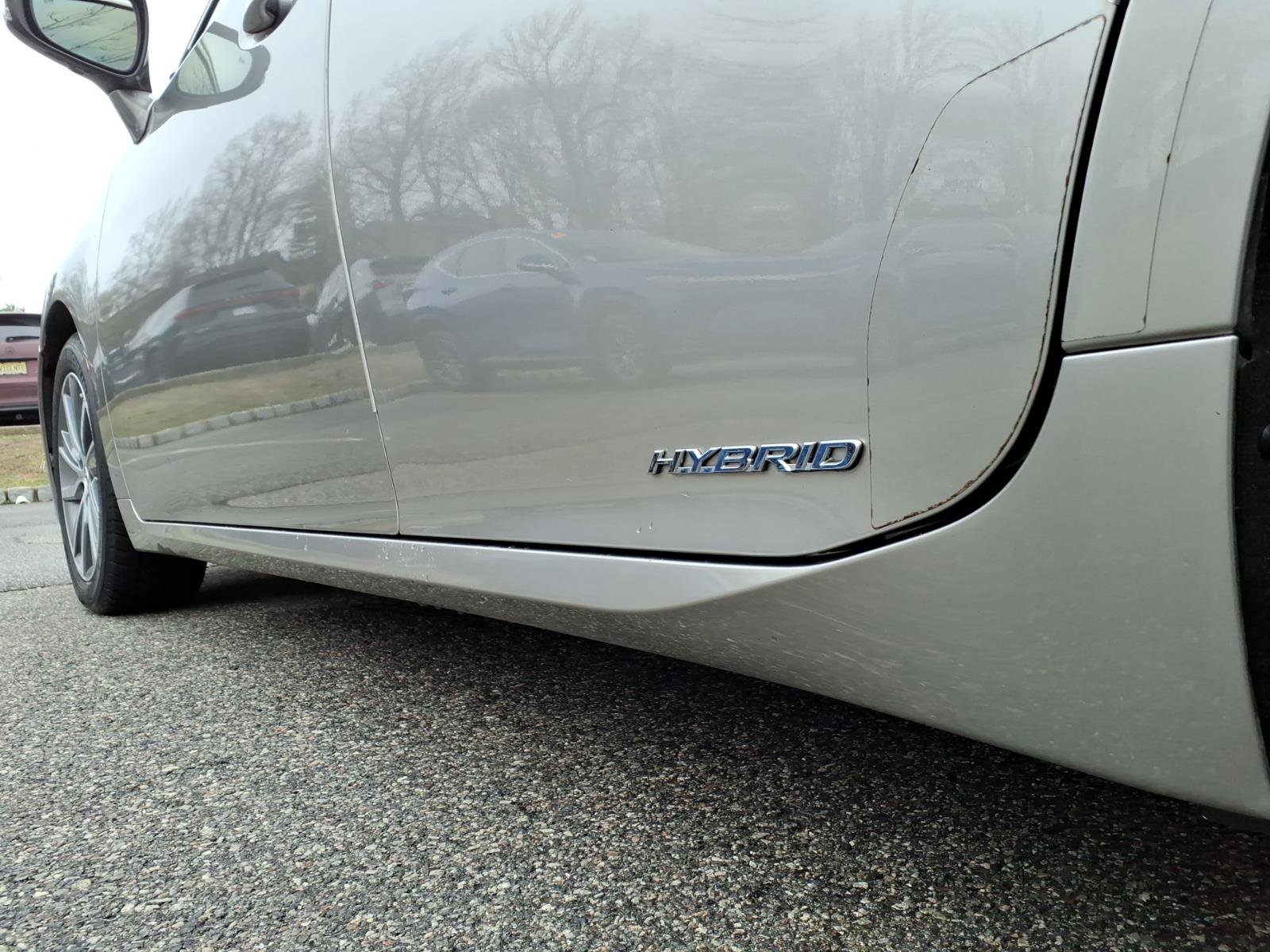 Used 2016 Lexus ES 300h w/ Luxury Package w/Wood Trim image 12