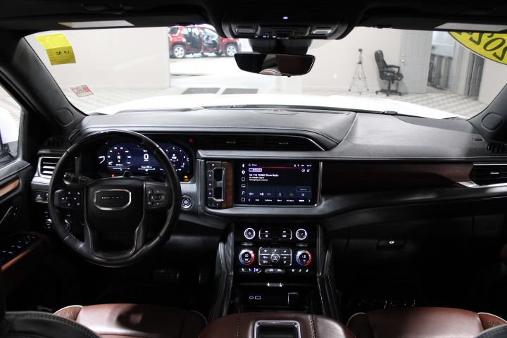 Used 2024 GMC Yukon Denali Ultimate AWD/4WD image 2