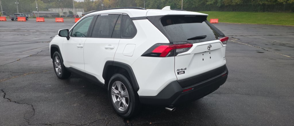 Used 2025 Toyota RAV4 XLE AWD/4WD image 9