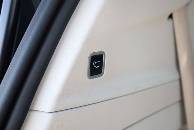 Used 2023 Chrysler Pacifica Touring-L image 33