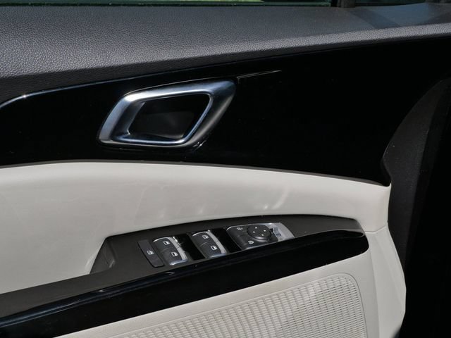 Used 2024 Kia Carnival EX FWD image 16