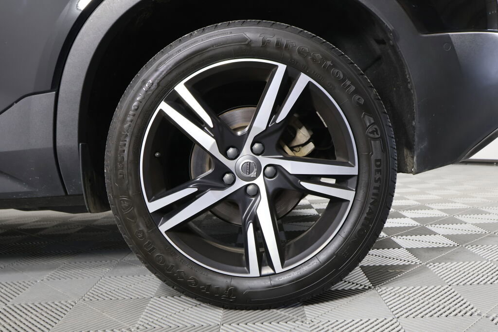Used 2022 Volvo XC40 T5 R-Design image 8