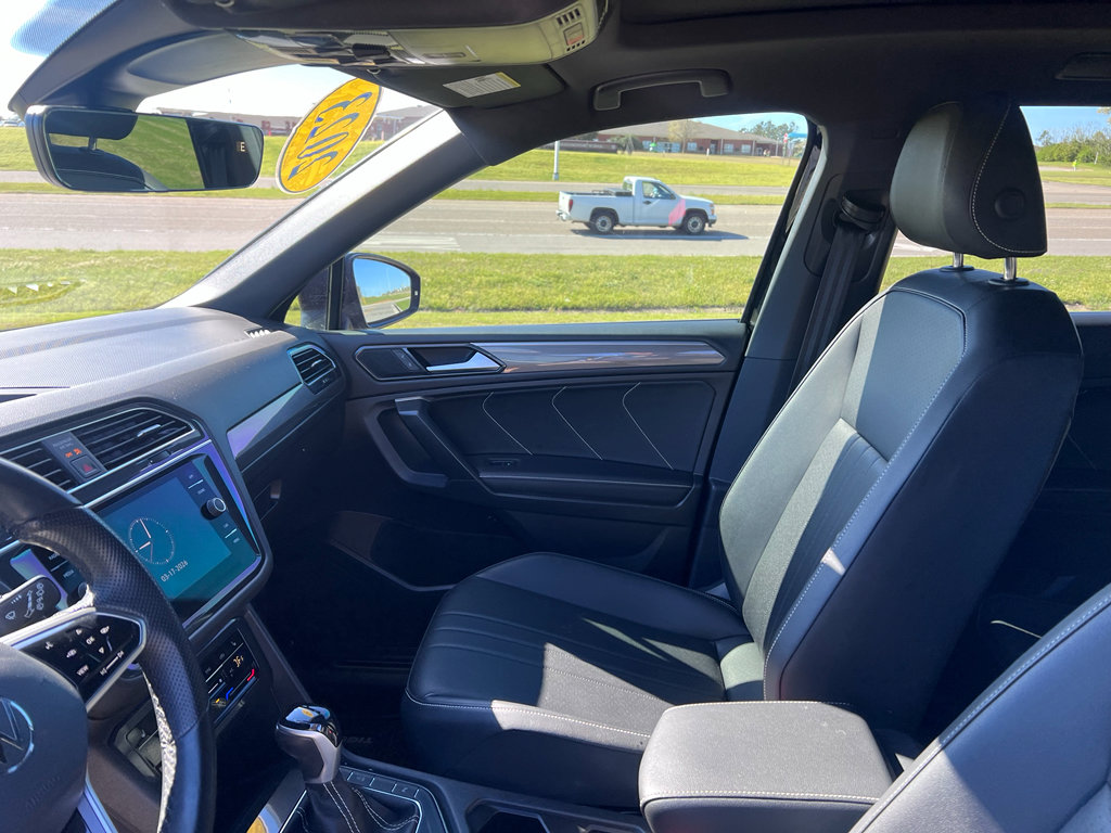 Used 2023 Volkswagen Tiguan SE R-Line image 13