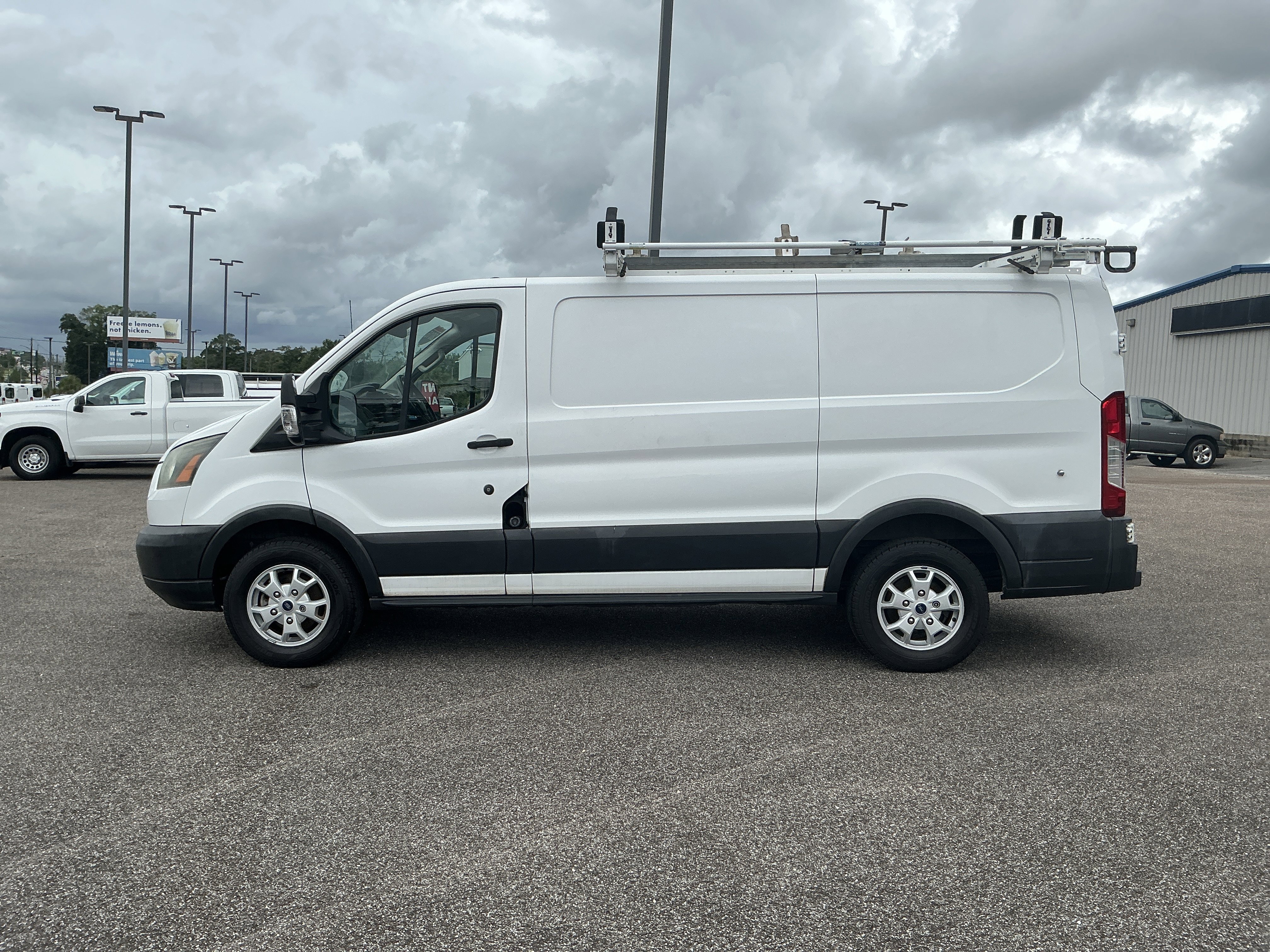 Used 2016 Ford Transit 250 130 Low Roof RWD image 2